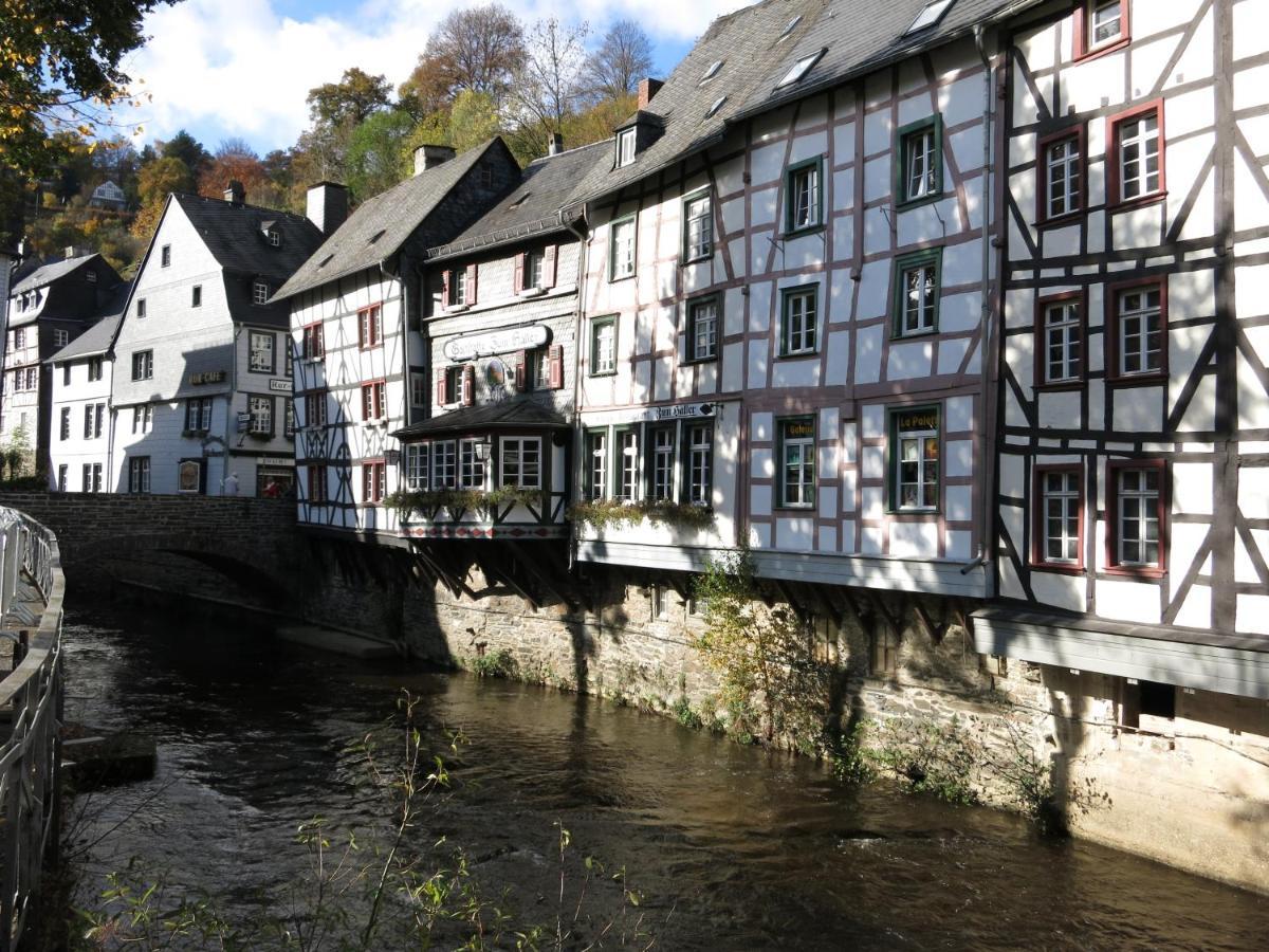Historisches Haus Im Herzen Von Monschau Exteriör bild