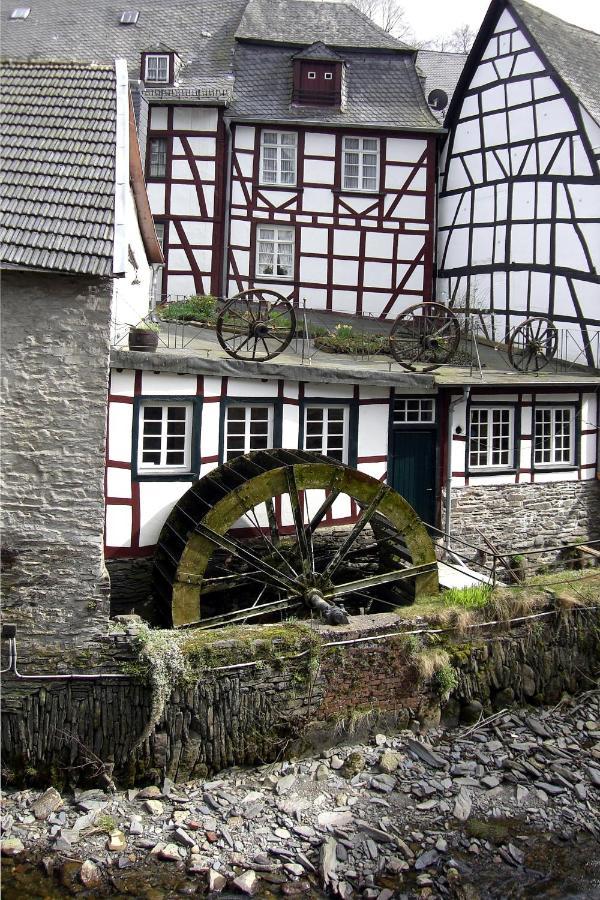 Historisches Haus Im Herzen Von Monschau Exteriör bild