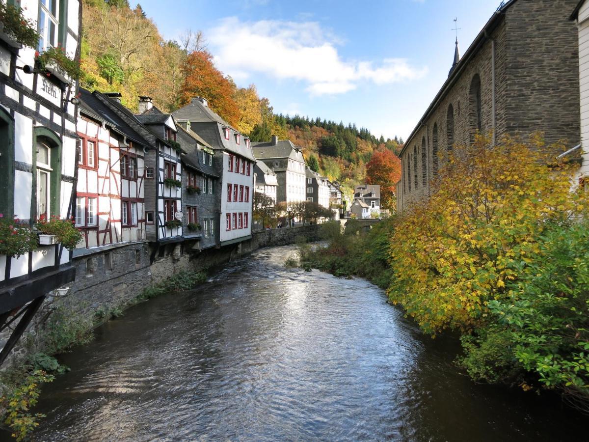 Historisches Haus Im Herzen Von Monschau Exteriör bild