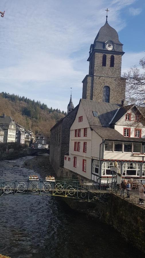 Historisches Haus Im Herzen Von Monschau Exteriör bild